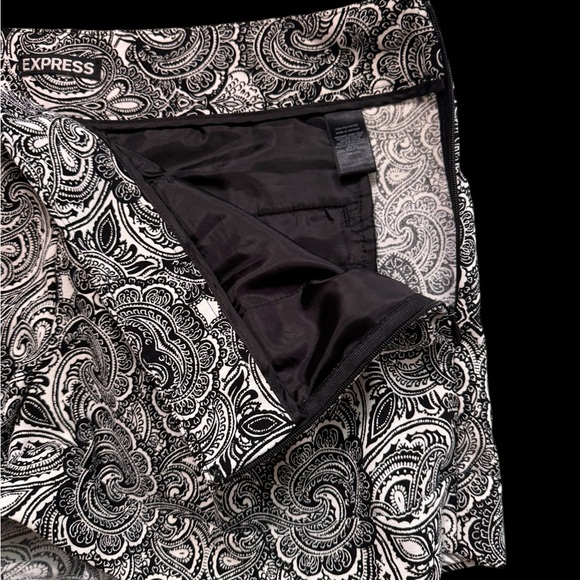 Like new Express Shorts - Picture 3 of 9